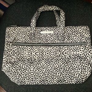 AIMEE KESTENBERG Black Animal Footprints on White Background Make-Up Bag